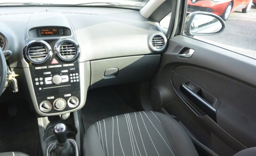 Opel Corsa 1.4i vyhřív.volant+sedadla 78t 64kW