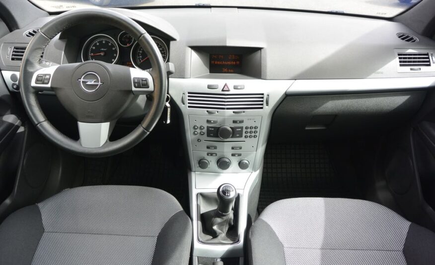 Opel Astra 1.6i16v GTC 85kW 50tis km 85kW