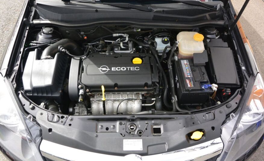 Opel Astra 1.6i16v GTC 85kW 50tis km 85kW