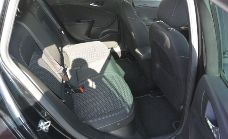 Opel Astra 1.6CDTi ST Cosmo 81kW