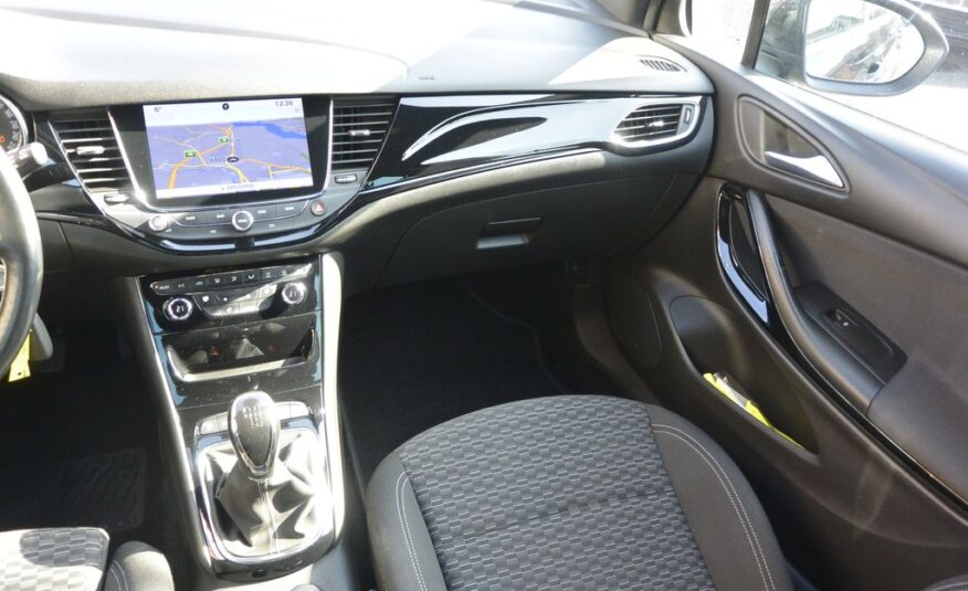 Opel Astra 1.6CDTi ST Cosmo 81kW