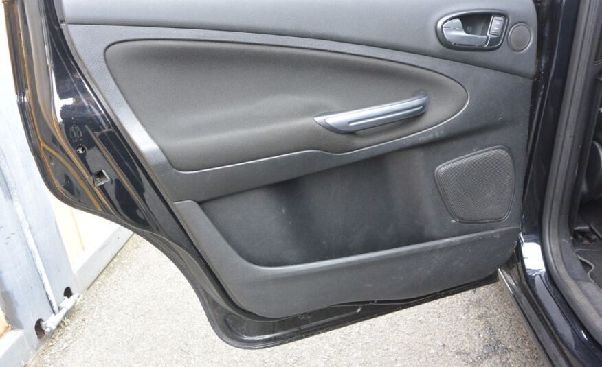 Ford S-Max 2.2TDCi AT Titanium 7míst 147k 147kW