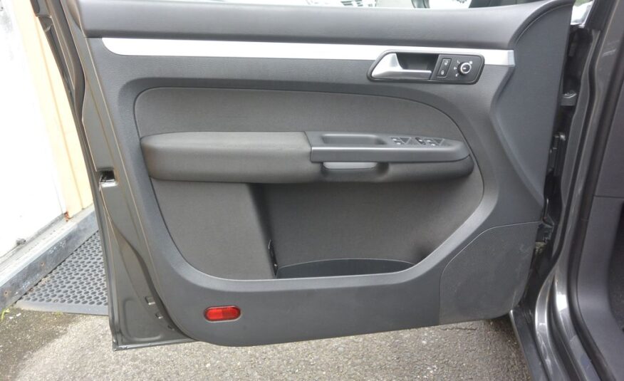 Volkswagen Touran 2.0TDi Comfortline 103kW NAVI 103kW