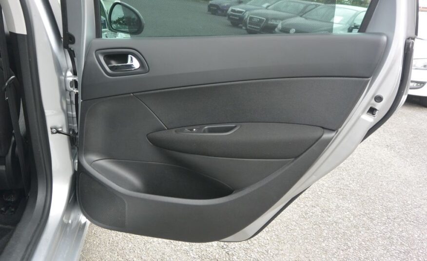 Peugeot 308 2.0HDi SW 7míst 110kW
