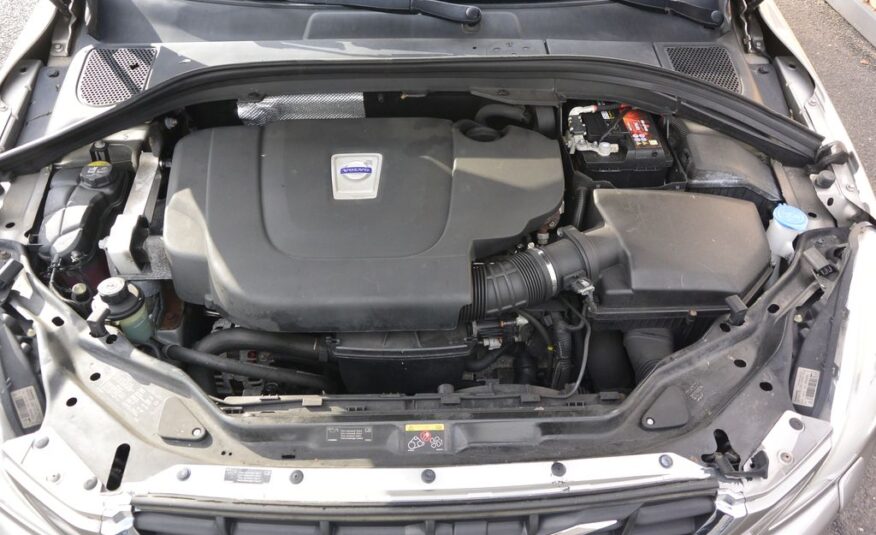 Volvo XC60 2,4 D3 R-DESING AWD 120kW 120kW