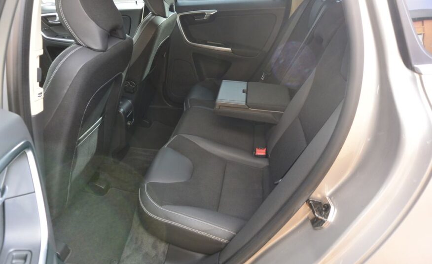 Volvo XC60 2,4 D3 R-DESING AWD 120kW 120kW
