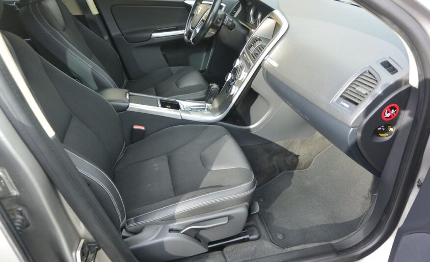 Volvo XC60 2,4 D3 R-DESING AWD 120kW 120kW