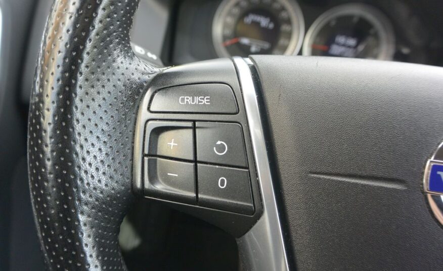Volvo XC60 2,4 D3 R-DESING AWD 120kW 120kW