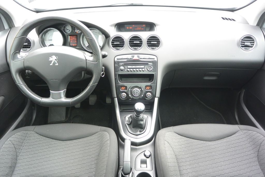 Peugeot 308 2.0HDi SW 7míst 110kW