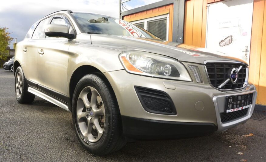 Volvo XC60 2,4 D3 R-DESING AWD 120kW 120kW