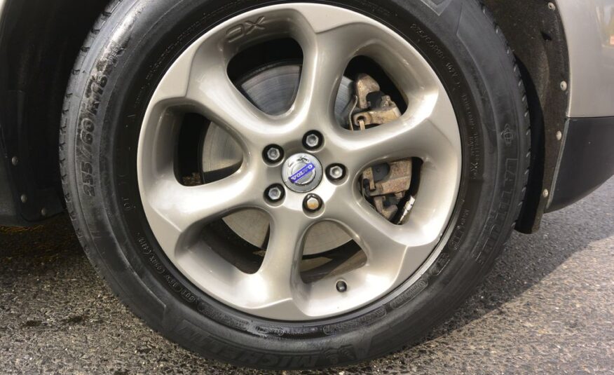Volvo XC60 2,4 D3 R-DESING AWD 120kW 120kW