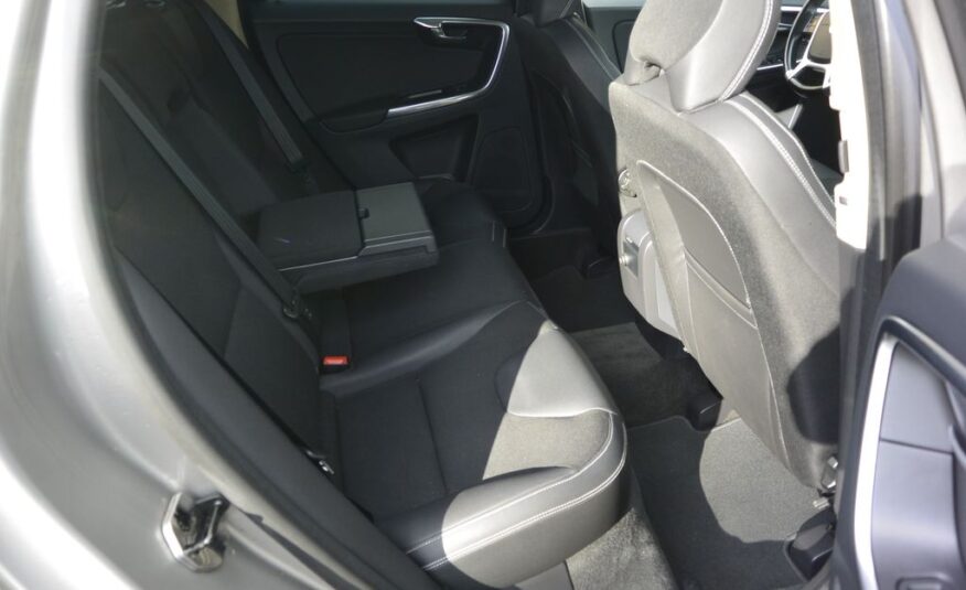 Volvo XC60 2,4 D3 R-DESING AWD 120kW 120kW