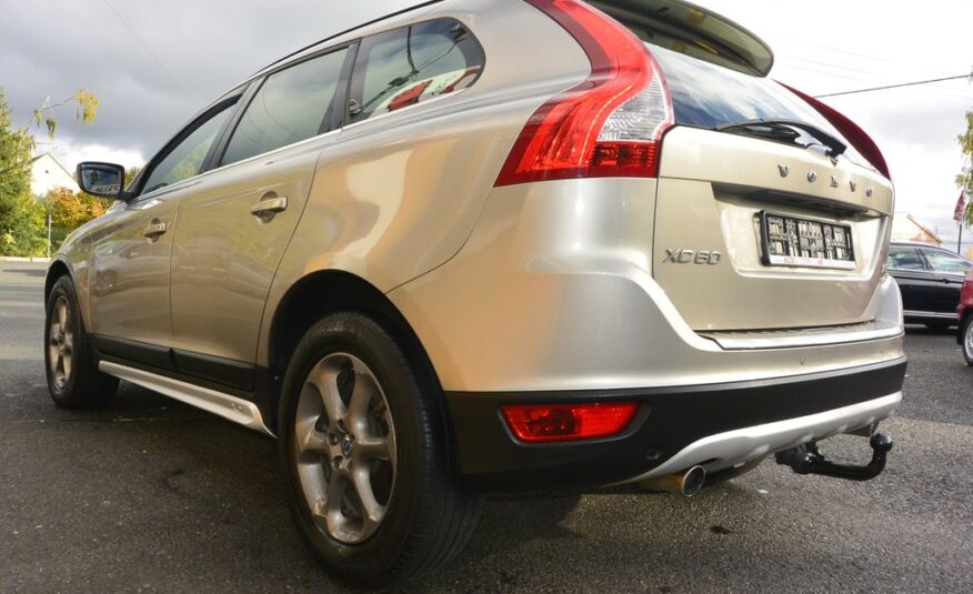 Volvo XC60 2,4 D3 R-DESING AWD 120kW 120kW