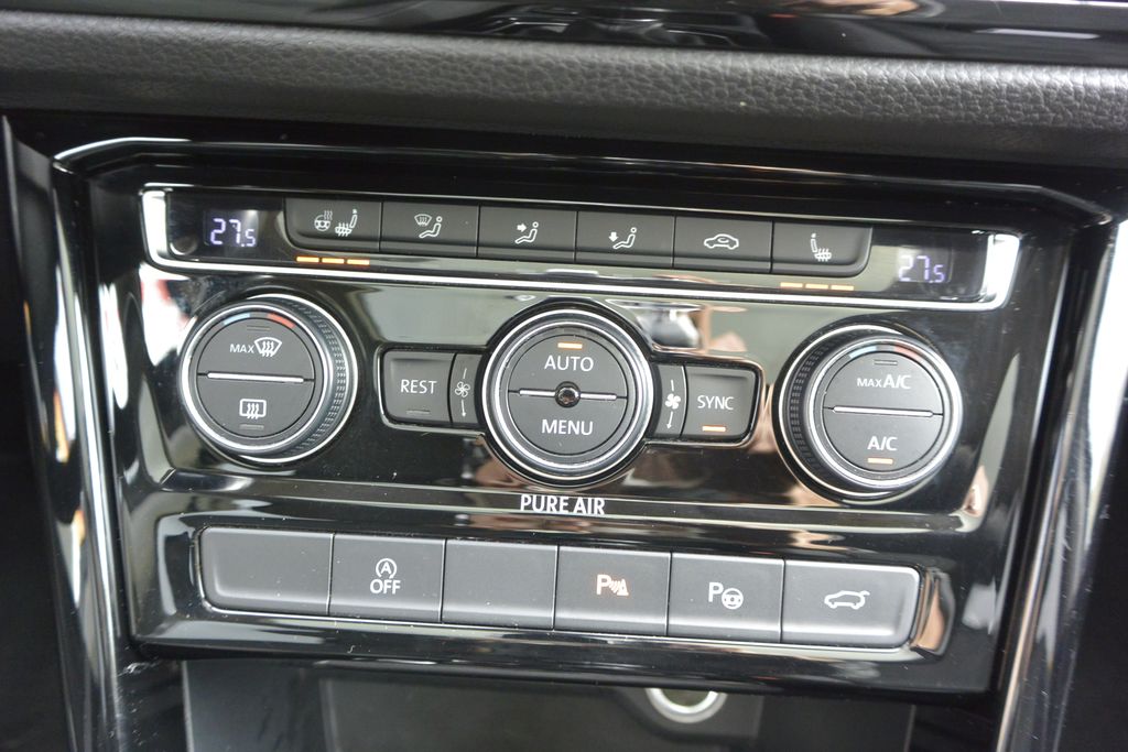 Volkswagen Touran 2.0TDi 110kW PANORAMA*NAVI*LED 110kW