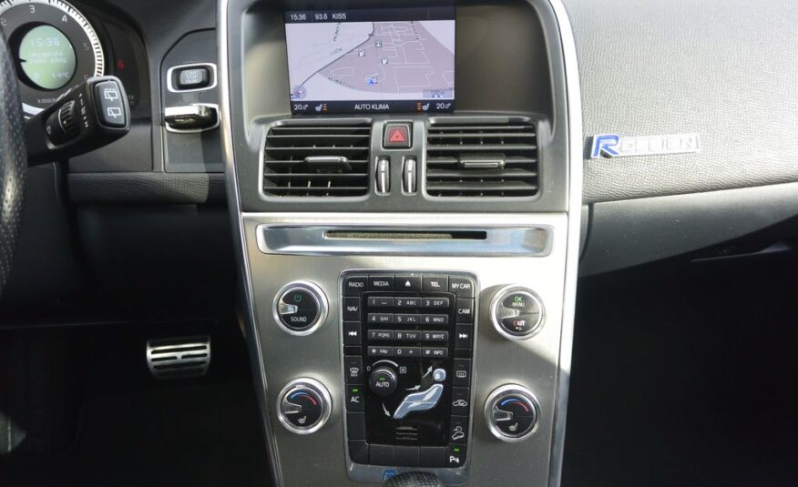Volvo XC60 2,4 D3 R-DESING AWD 120kW 120kW