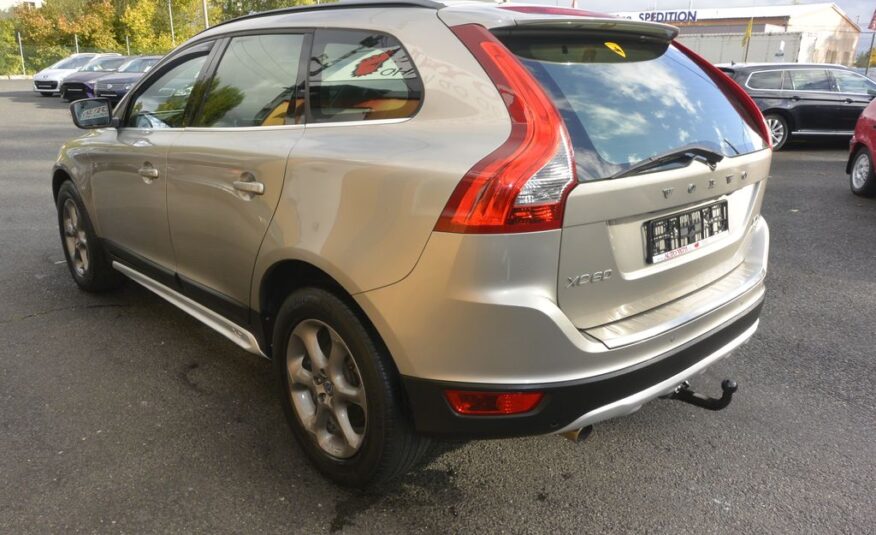Volvo XC60 2,4 D3 R-DESING AWD 120kW 120kW