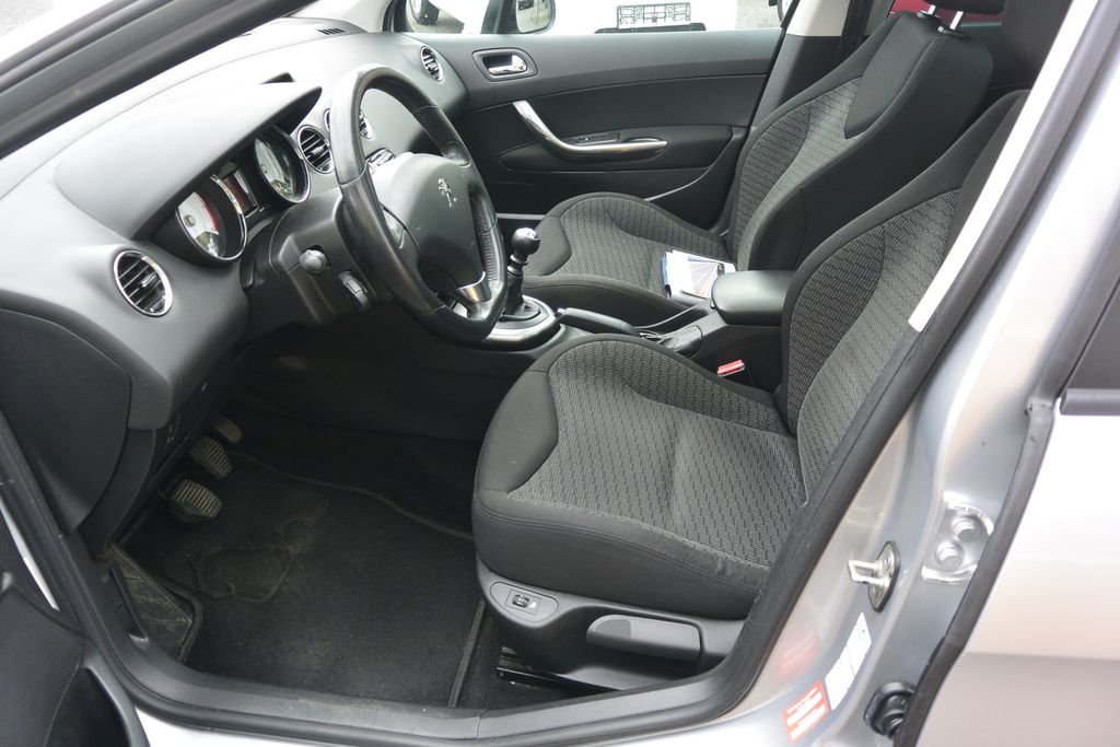Peugeot 308 2.0HDi SW 7míst 110kW