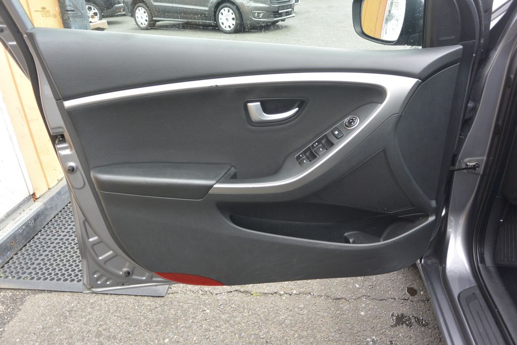 Hyundai i30 1.4CVVT 73kW