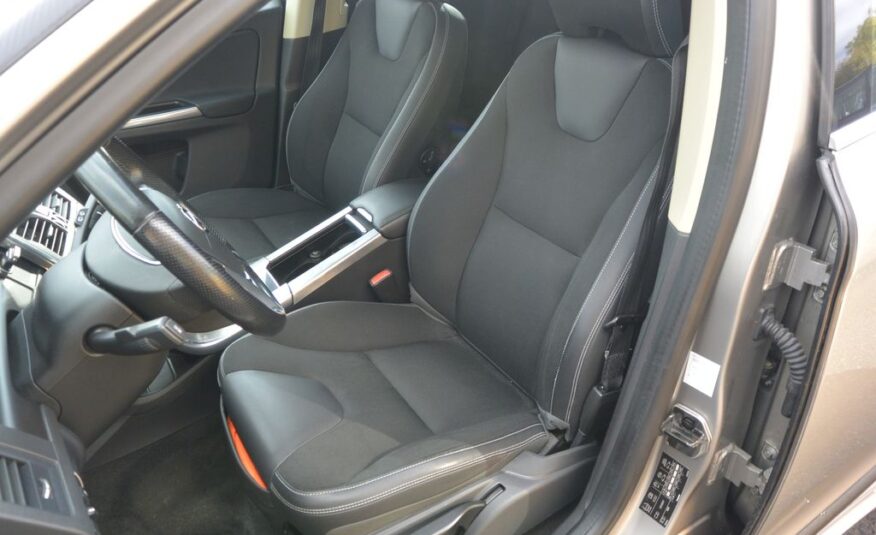 Volvo XC60 2,4 D3 R-DESING AWD 120kW 120kW