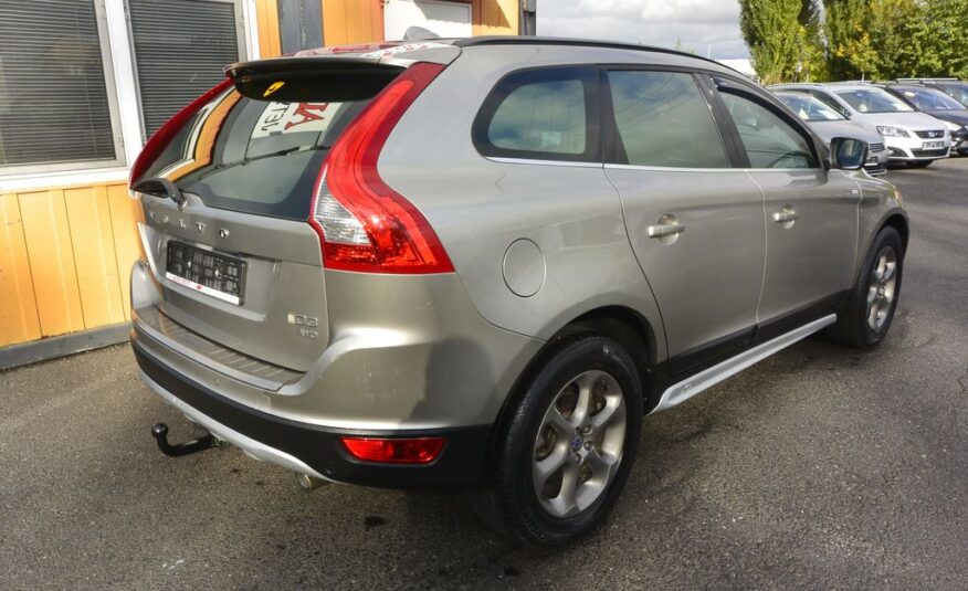 Volvo XC60 2,4 D3 R-DESING AWD 120kW 120kW
