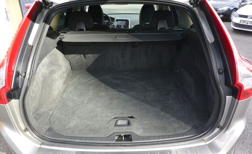 Volvo XC60 2,4 D3 R-DESING AWD 120kW 120kW