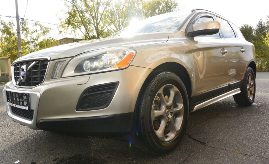 Volvo XC60 2,4 D3 R-DESING AWD 120kW 120kW