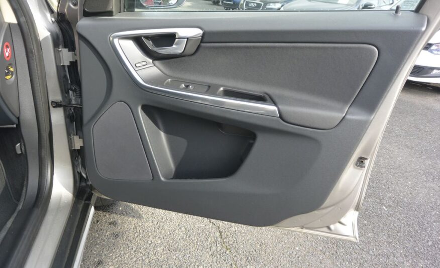Volvo XC60 2,4 D3 R-DESING AWD 120kW 120kW