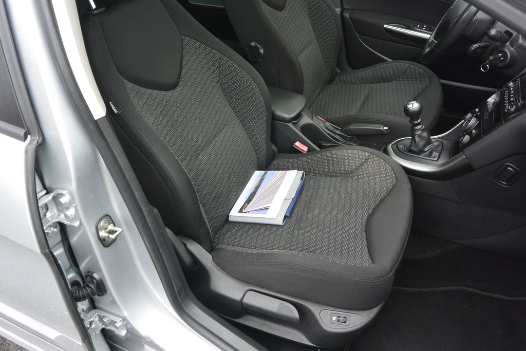 Peugeot 308 2.0HDi SW 7míst 110kW