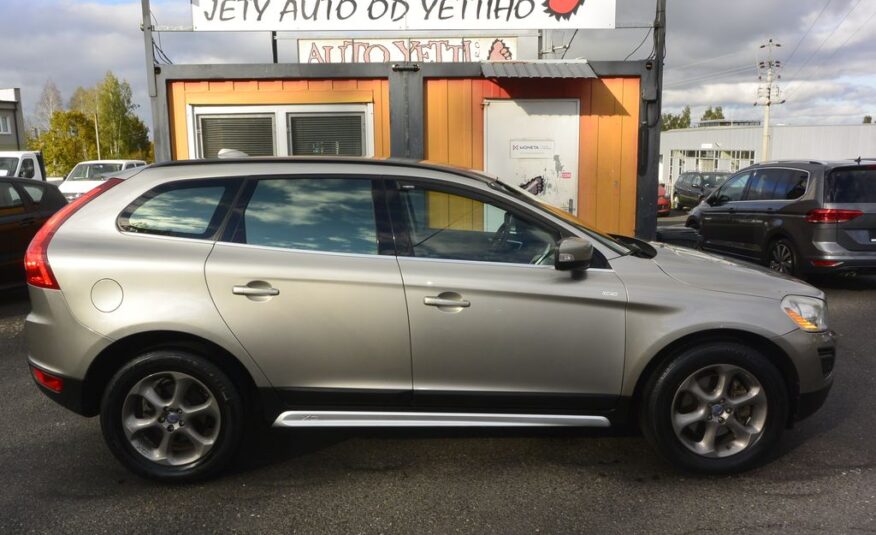 Volvo XC60 2,4 D3 R-DESING AWD 120kW 120kW