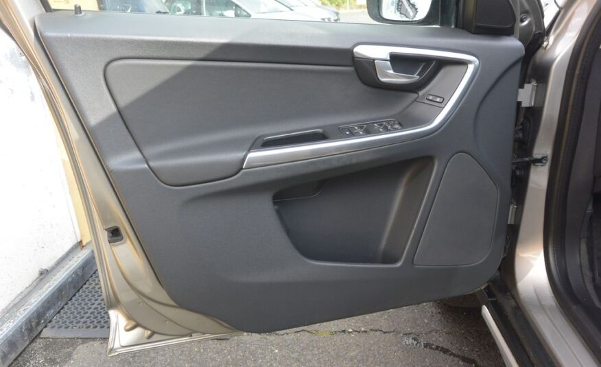 Volvo XC60 2,4 D3 R-DESING AWD 120kW 120kW