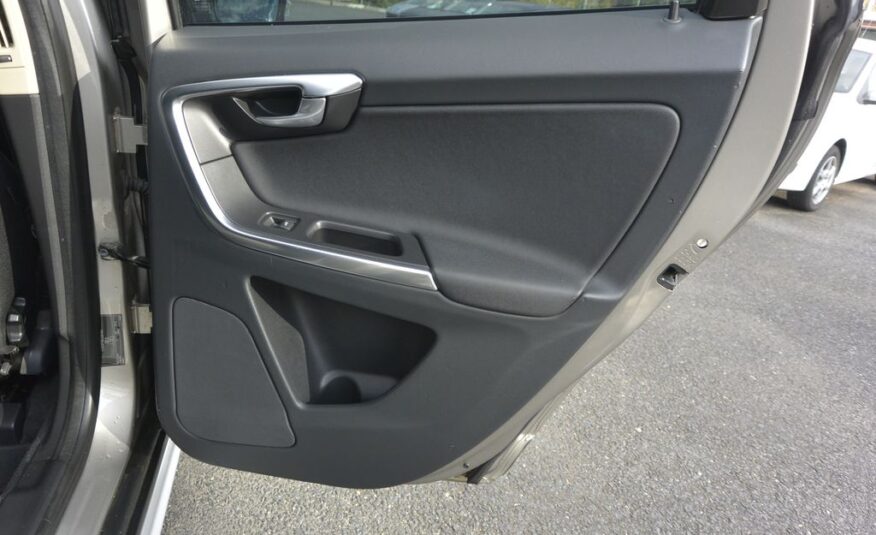 Volvo XC60 2,4 D3 R-DESING AWD 120kW 120kW