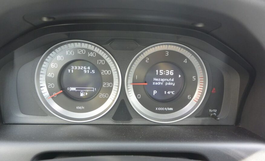 Volvo XC60 2,4 D3 R-DESING AWD 120kW 120kW