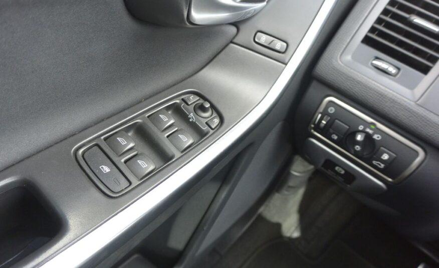 Volvo XC60 2,4 D3 R-DESING AWD 120kW 120kW