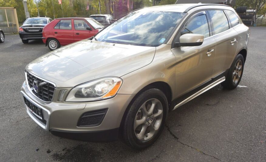 Volvo XC60 2,4 D3 R-DESING AWD 120kW 120kW