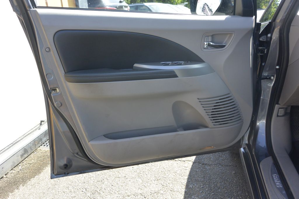 Mitsubishi Grandis 2.0DI-D 6míst 103kW