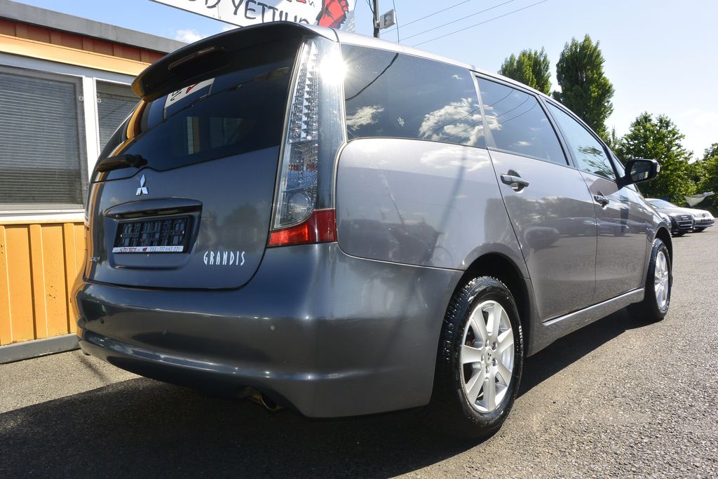 Mitsubishi Grandis 2.0DI-D 6míst 103kW