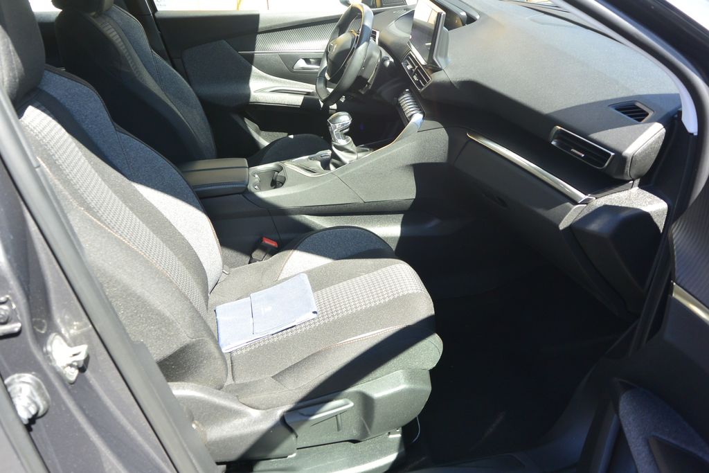 Peugeot 3008 1.2 PureTech 96kW * DPH * 96kW