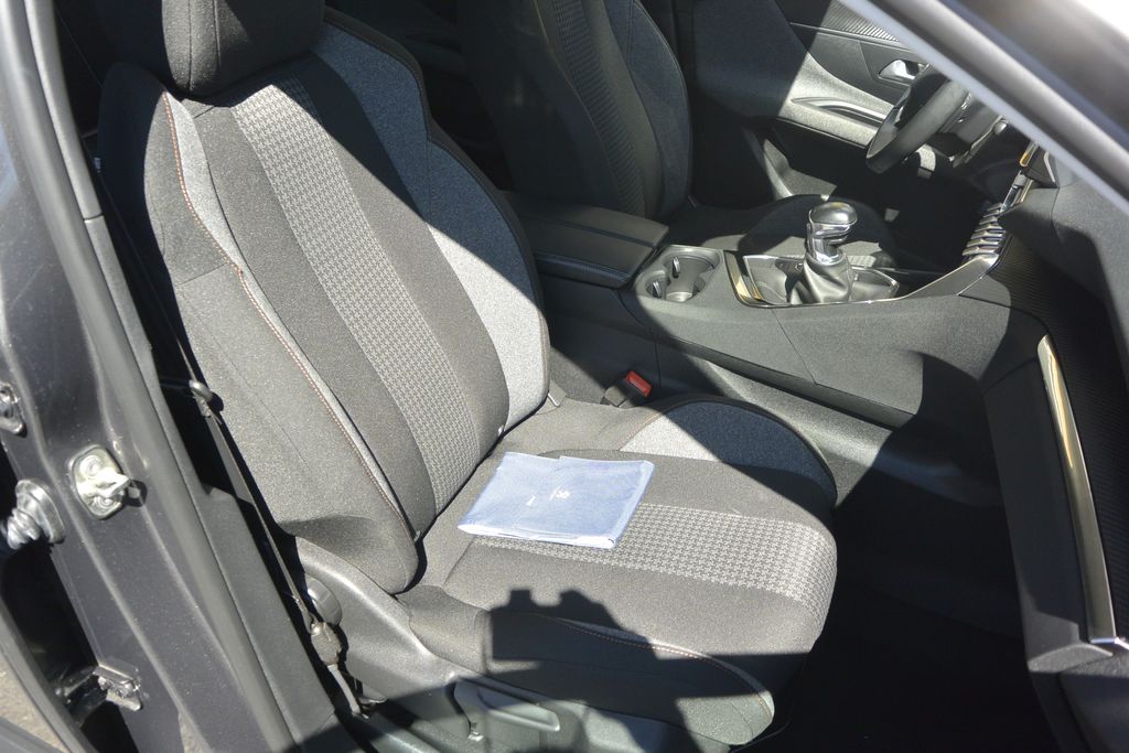 Peugeot 3008 1.2 PureTech 96kW * DPH * 96kW