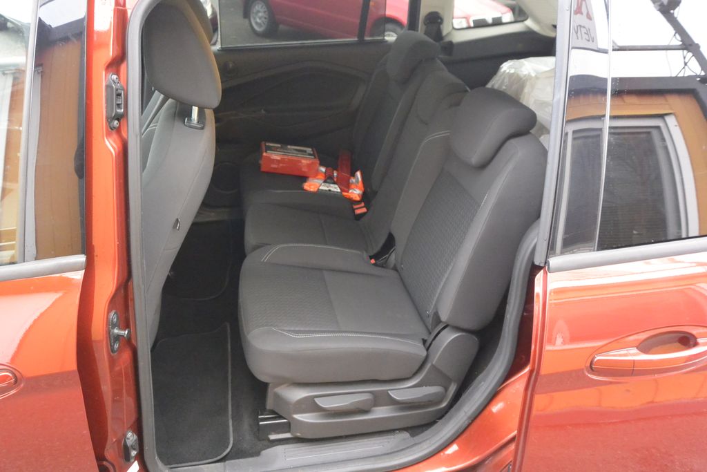 Ford Grand C-Max 1.5TDCi 88kW 7míst*NAVI 88kW