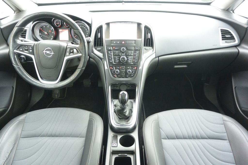 Opel Astra 2.0CDTi 121kW Xenon 121kW