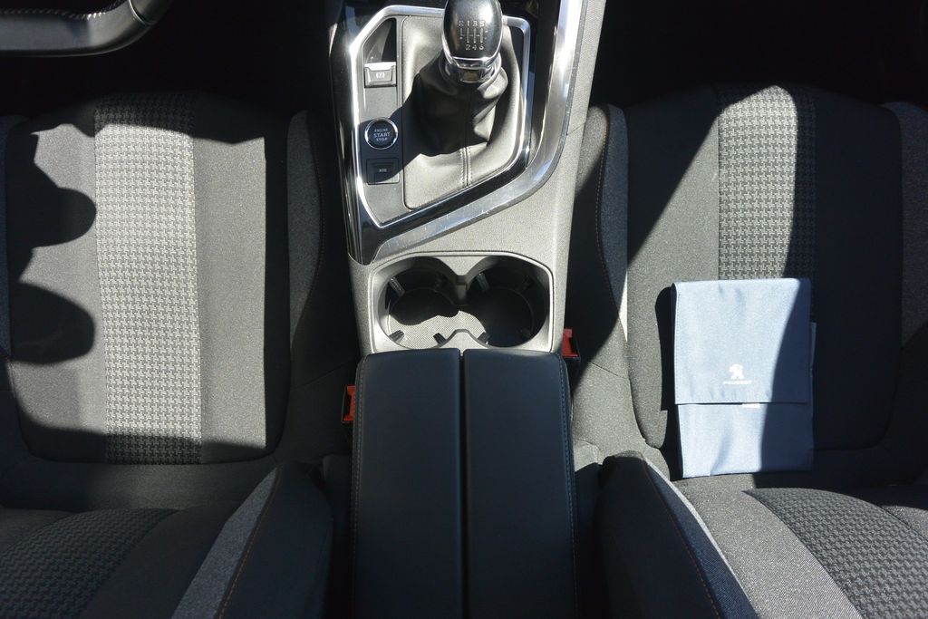 Peugeot 3008 1.2 PureTech 96kW * DPH * 96kW