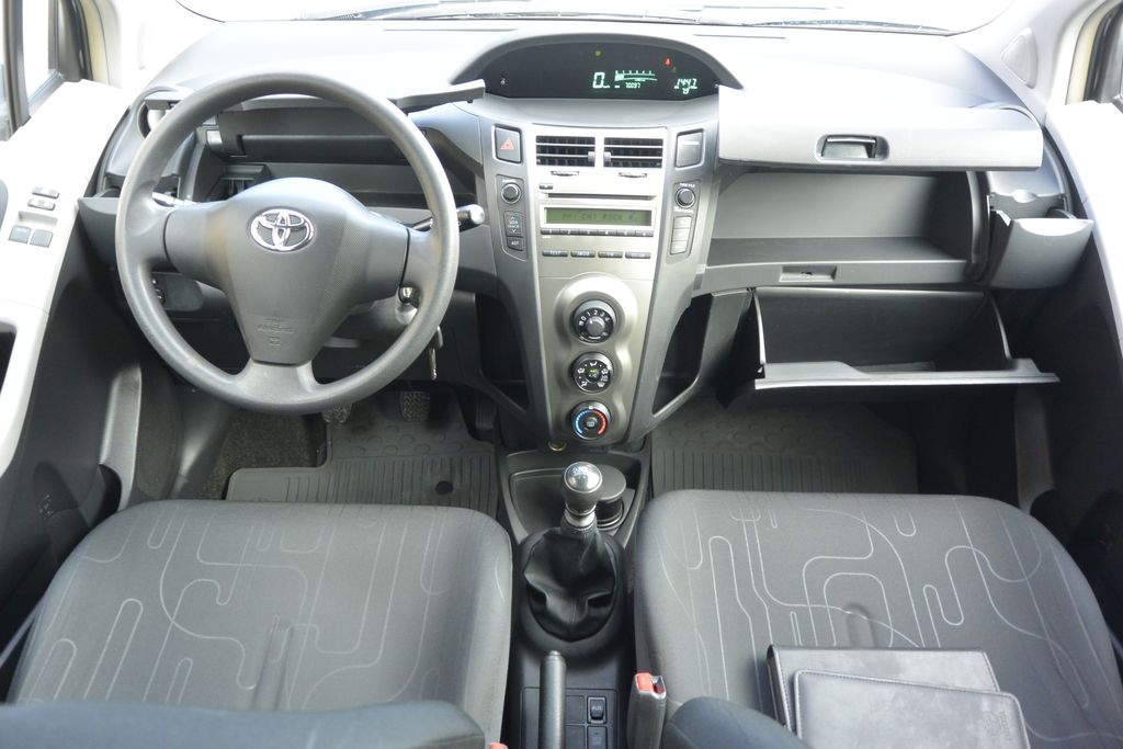 Toyota Yaris 1.3VVT-i 6kv 70tis km 73kW