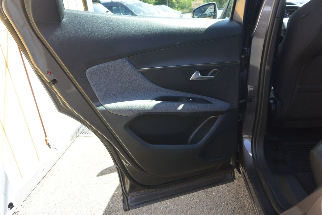 Peugeot 3008 1.2 PureTech 96kW * DPH * 96kW