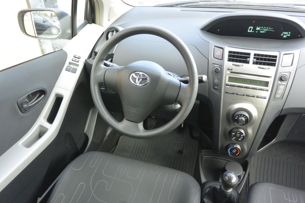 Toyota Yaris 1.3VVT-i 6kv 70tis km 73kW