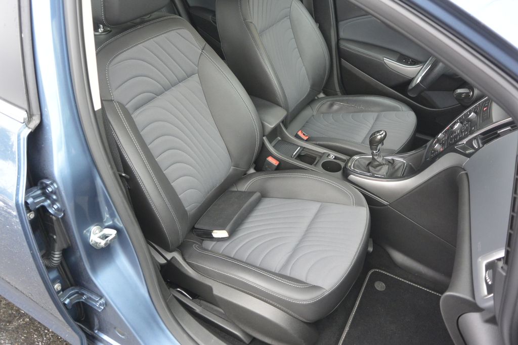 Opel Astra 2.0CDTi 121kW Xenon 121kW