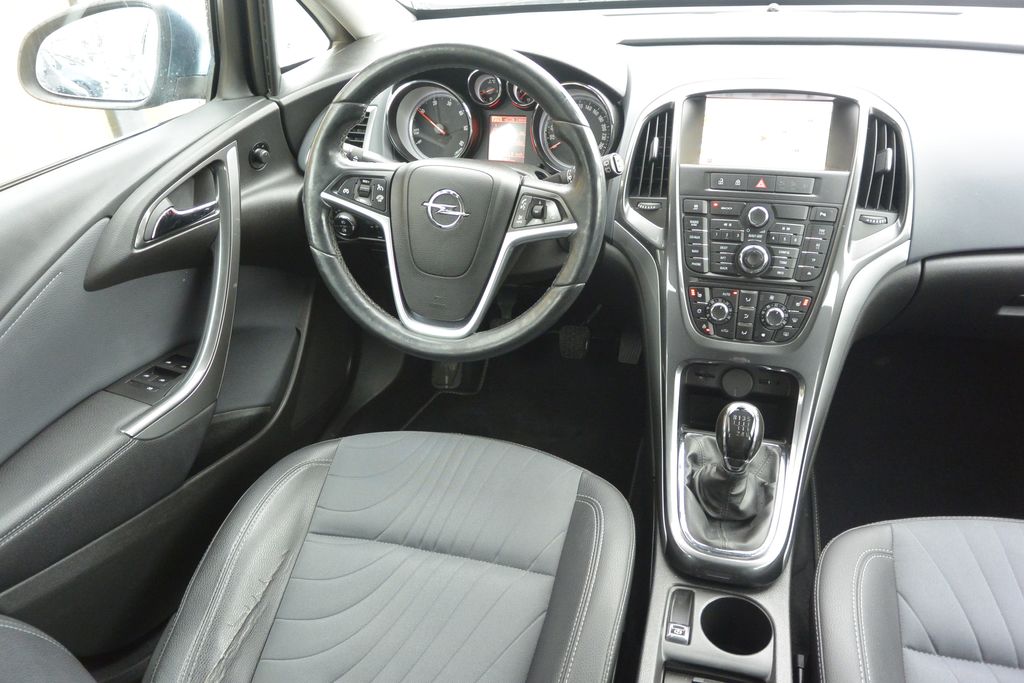 Opel Astra 2.0CDTi 121kW Xenon 121kW