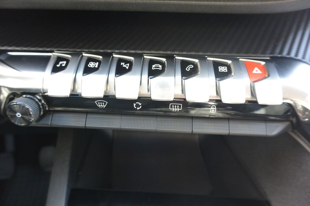 Peugeot 3008 1.2 PureTech 96kW * DPH * 96kW