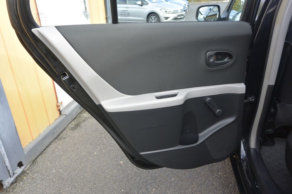 Toyota Yaris 1.3VVT-i 6kv 70tis km 73kW