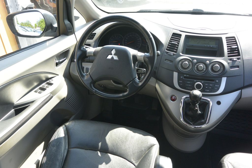 Mitsubishi Grandis 2.0DI-D 6míst 103kW
