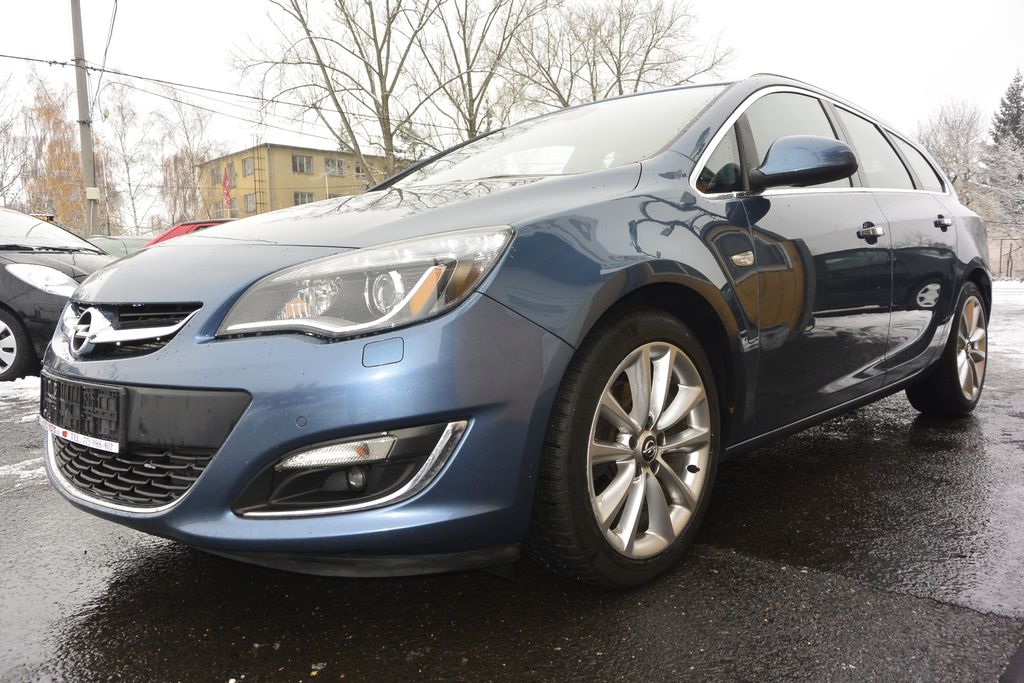 Opel Astra 2.0CDTi 121kW Xenon 121kW